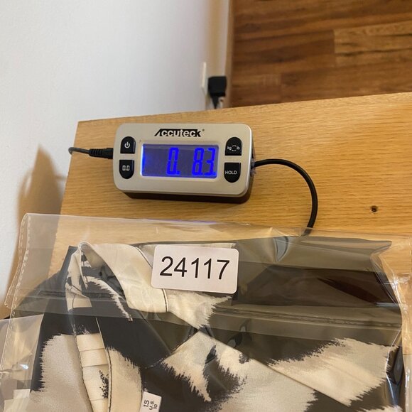 Chicos Top Womens 1.5 US Medium Ivory Black Floral Pintuck Balloon Long Sleeve - Picture 9 of 9